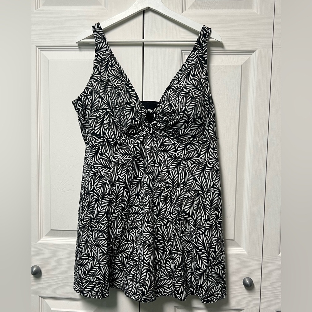 Black and White Leaf Print Swim Dress